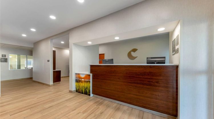 Comfort Inn & Suites Oklahoma City North Lobby