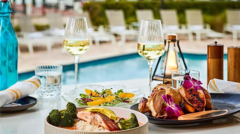 <b>Faro Blanco Resort, Curio Collection Restaurant</b>. Images powered by <a href="https://iceportal.shijigroup.com/" title="IcePortal" target="_blank">IcePortal</a>.