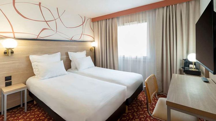 Sure Hotel by Best Western Caen Memorial Room