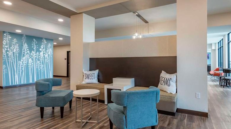 <b>Sleep Inn & Suites Milwaukee/Franklin Lobby</b>. Images powered by <a href="https://iceportal.shijigroup.com/" title="IcePortal" target="_blank">IcePortal</a>.