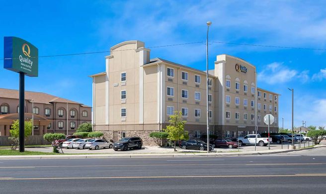 Quality Inn & Suites Exterior