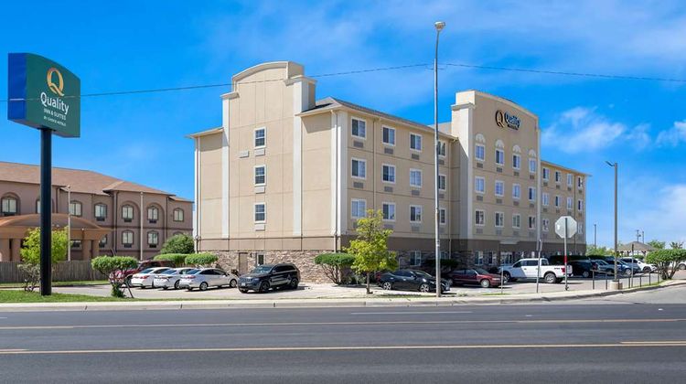 Quality Inn & Suites Exterior