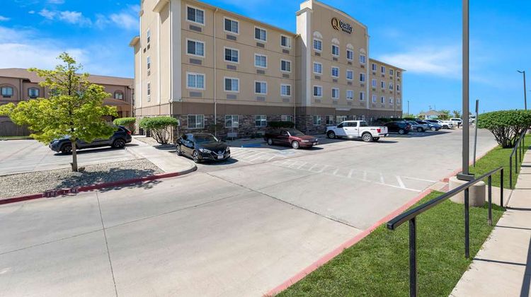 Quality Inn & Suites Exterior