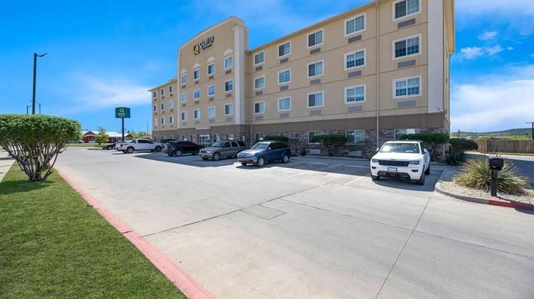 Quality Inn & Suites Exterior