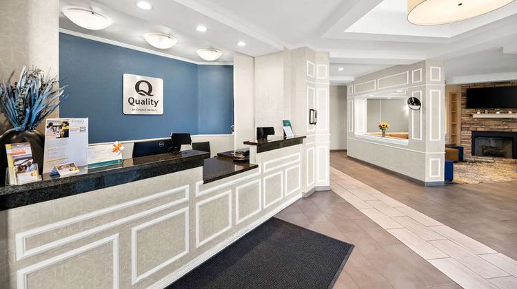Quality Inn & Suites Lobby