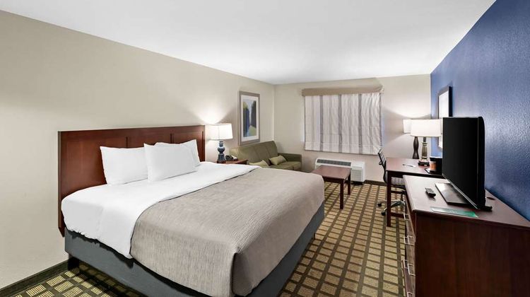 Quality Inn & Suites Suite