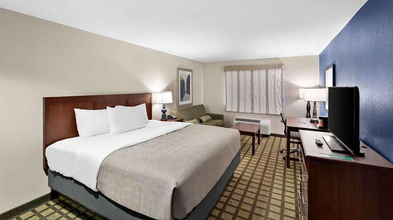 <b>Quality Inn & Suites Suite</b>. Images powered by <a href="https://iceportal.shijigroup.com/" title="IcePortal" target="_blank">IcePortal</a>.