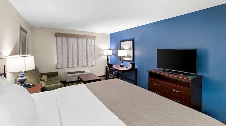 Quality Inn & Suites Suite