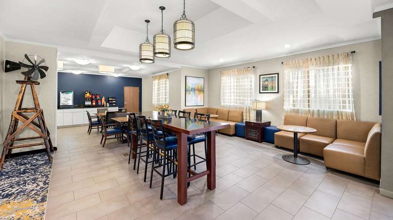 <b>Quality Inn & Suites Restaurant</b>. Images powered by <a href="https://iceportal.shijigroup.com/" title="IcePortal" target="_blank">IcePortal</a>.