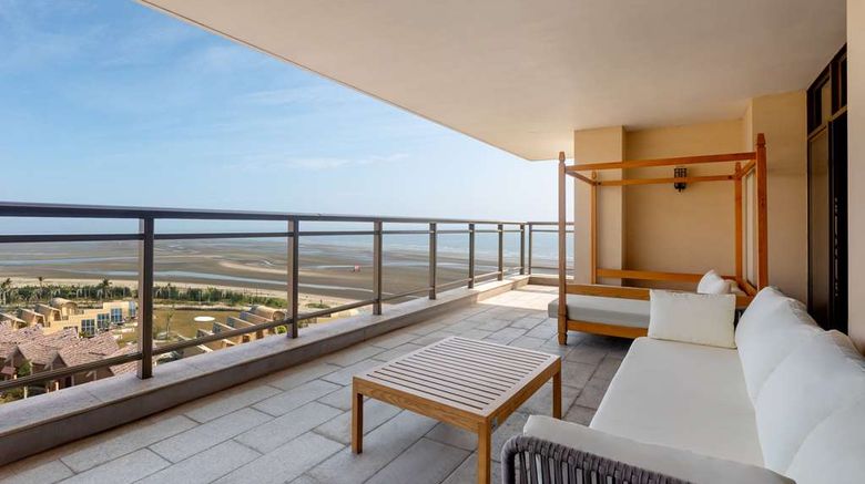 <b>Days Hotel by Wyndham Bailang Beach Suite</b>. Images powered by <a href="https://iceportal.shijigroup.com/" title="IcePortal" target="_blank">IcePortal</a>.
