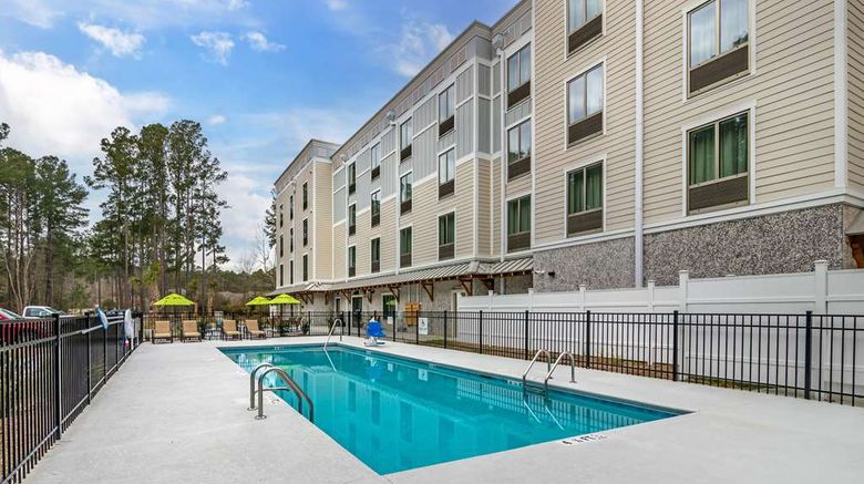 <b>Best Western Plus Bluffton/Hilton Head Pool</b>. Images powered by <a href="https://iceportal.shijigroup.com/" title="IcePortal" target="_blank">IcePortal</a>.