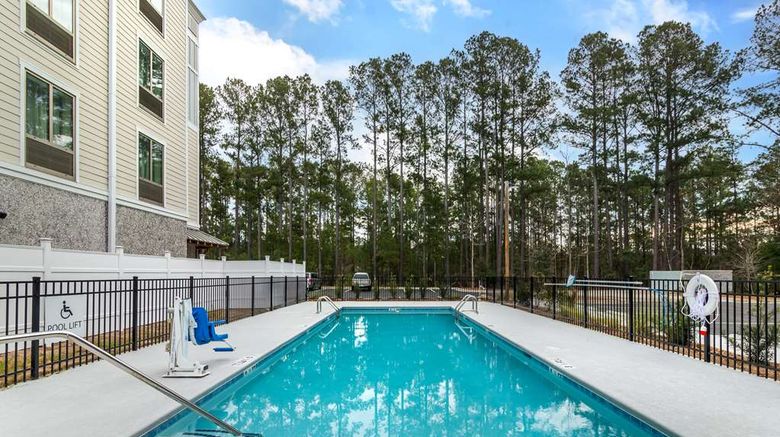<b>Best Western Plus Bluffton/Hilton Head Pool</b>. Images powered by <a href="https://iceportal.shijigroup.com/" title="IcePortal" target="_blank">IcePortal</a>.