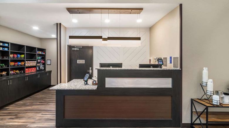 <b>Best Western Plus Bluffton/Hilton Head Lobby</b>. Images powered by <a href="https://iceportal.shijigroup.com/" title="IcePortal" target="_blank">IcePortal</a>.