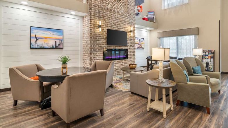 <b>Best Western Plus Bluffton/Hilton Head Lobby</b>. Images powered by <a href="https://iceportal.shijigroup.com/" title="IcePortal" target="_blank">IcePortal</a>.