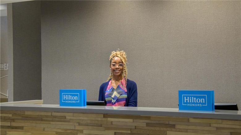 <b>Hampton Inn & Suites by Hilton Decatur Lobby</b>. Images powered by <a href="https://iceportal.shijigroup.com/" title="IcePortal" target="_blank">IcePortal</a>.