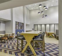 Hampton Inn & Suites by Hilton Decatur Lobby