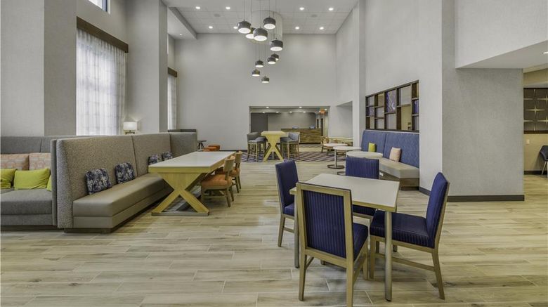 <b>Hampton Inn & Suites by Hilton Decatur Lobby</b>. Images powered by <a href="https://iceportal.shijigroup.com/" title="IcePortal" target="_blank">IcePortal</a>.