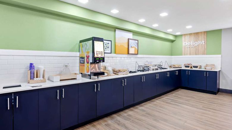 <b>Spark by Hilton Winston-Salem University Restaurant</b>. Images powered by <a href="https://iceportal.shijigroup.com/" title="IcePortal" target="_blank">IcePortal</a>.