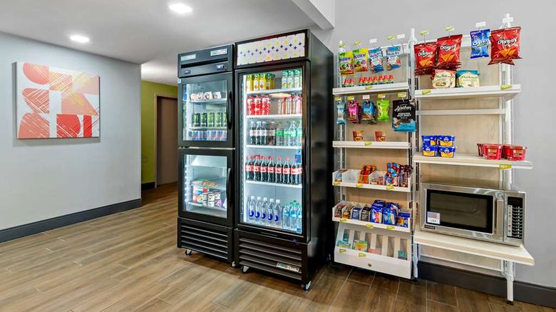 <b>Spark by Hilton Winston-Salem University Restaurant</b>. Images powered by <a href="https://iceportal.shijigroup.com/" title="IcePortal" target="_blank">IcePortal</a>.
