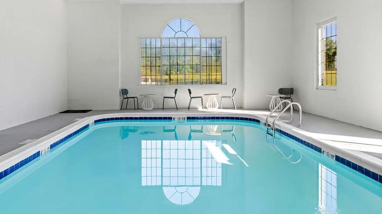 <b>Spark by Hilton Winston-Salem University Pool</b>. Images powered by <a href="https://iceportal.shijigroup.com/" title="IcePortal" target="_blank">IcePortal</a>.