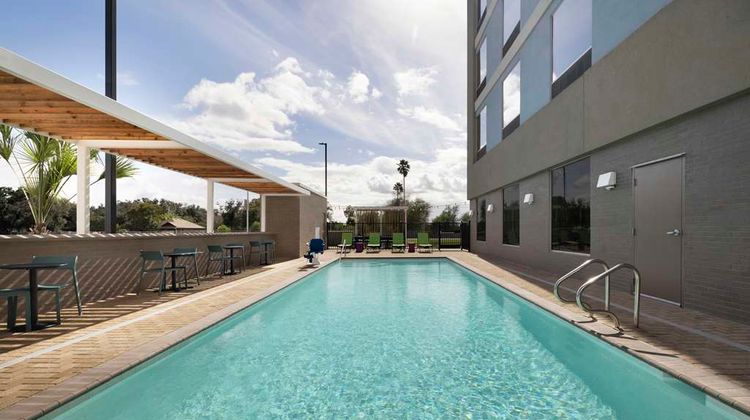 Home2 Suites Hilton San Juan Pool