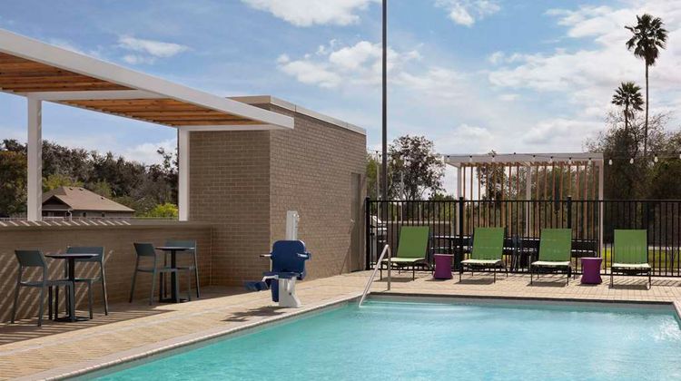 Home2 Suites Hilton San Juan Pool