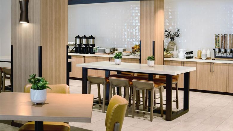 <b>Hilton Garden Inn LAX Los Angeles Airpt Restaurant</b>. Images powered by <a href="https://iceportal.shijigroup.com/" title="IcePortal" target="_blank">IcePortal</a>.