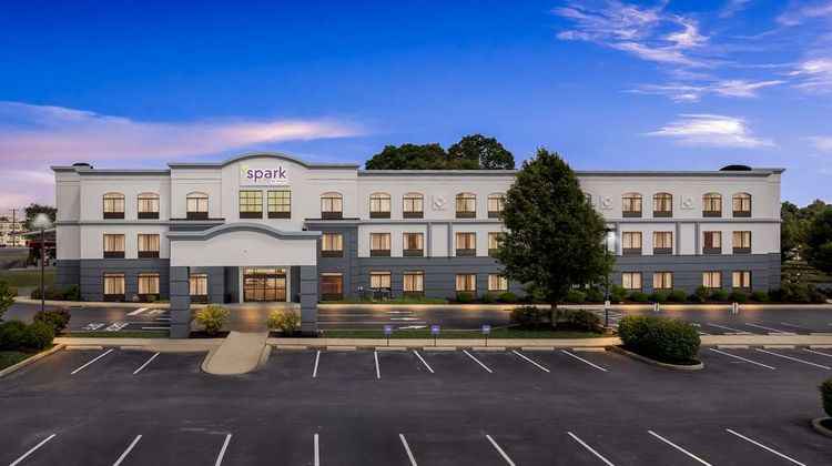 Spark by Hilton Lancaster Dutch Country Exterior