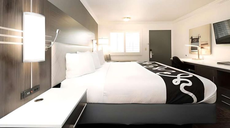 Rodeway Inn Hwy 101 Tully Rd Exit Room