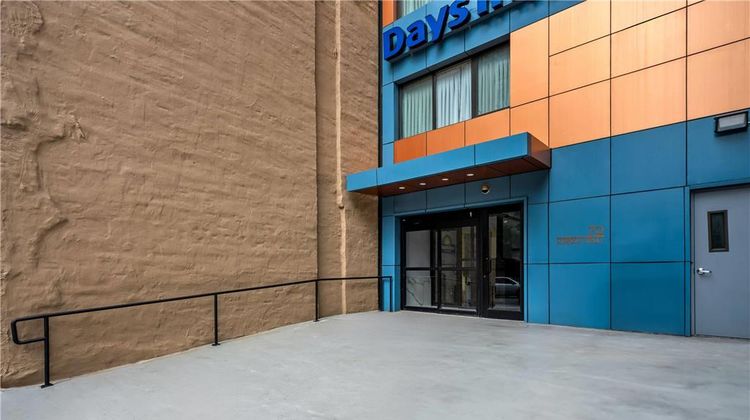 Days Inn by Wyndham New York Chinatown Exterior