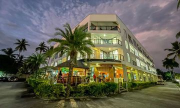 Ramada Suites Seafront Coral Coast