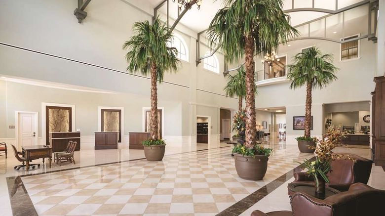 <b>Embassy Suites Savannah Lobby</b>. Images powered by <a href="https://iceportal.shijigroup.com/" title="IcePortal" target="_blank">IcePortal</a>.