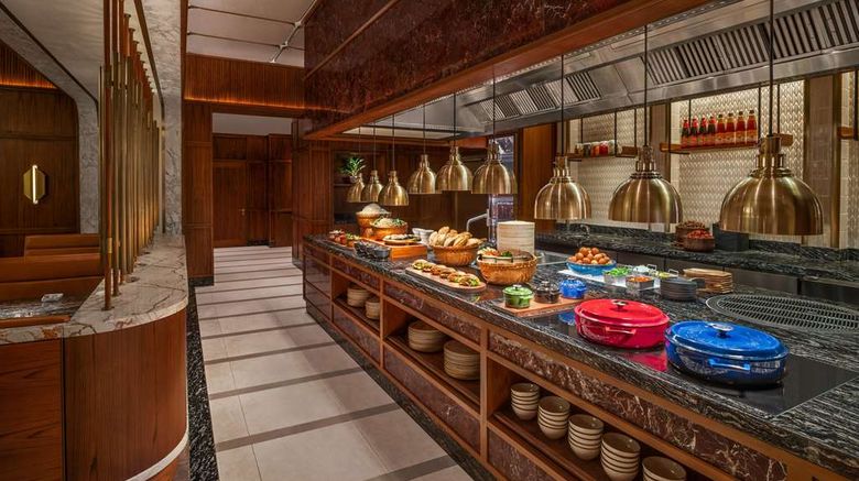 <b>Hilton Saigon Restaurant</b>. Images powered by <a href="https://iceportal.shijigroup.com/" title="IcePortal" target="_blank">IcePortal</a>.
