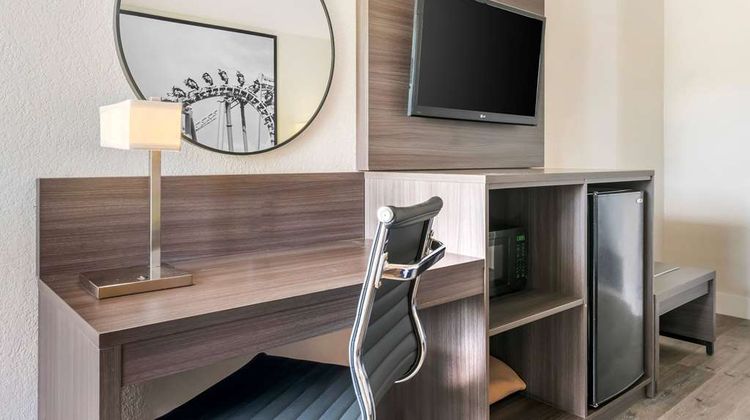 Super 8 by Wyndham Near Florida Mall Room
