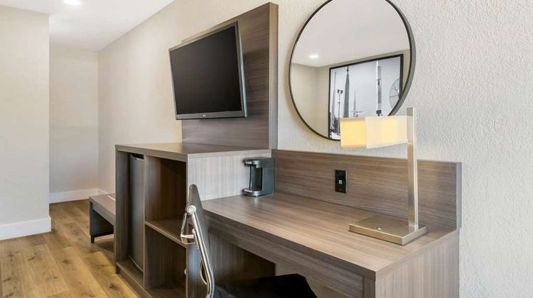 Super 8 by Wyndham Near Florida Mall Room