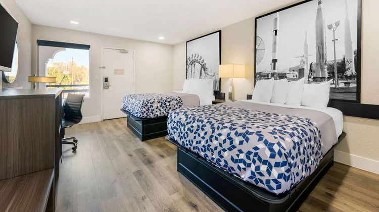 Super 8 by Wyndham Near Florida Mall Room