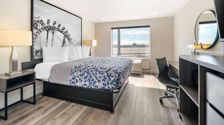<b>Super 8 by Wyndham Near Florida Mall Room</b>. Images powered by <a href="https://iceportal.shijigroup.com/" title="IcePortal" target="_blank">IcePortal</a>.
