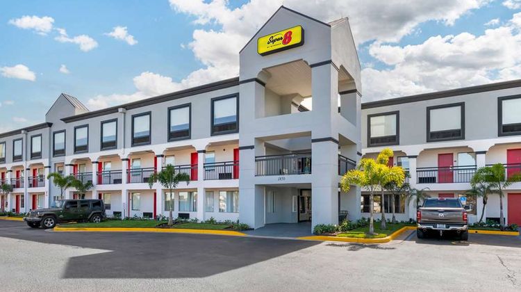 Super 8 by Wyndham Near Florida Mall Exterior
