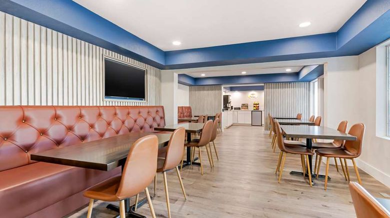 <b>Super 8 by Wyndham Near Florida Mall Restaurant</b>. Images powered by <a href="https://iceportal.shijigroup.com/" title="IcePortal" target="_blank">IcePortal</a>.