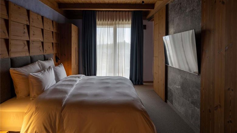 <b>Swissotel Poiana Brasov Room</b>. Images powered by <a href="https://iceportal.shijigroup.com/" title="IcePortal" target="_blank">IcePortal</a>.