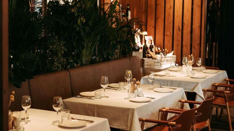 <b>Swissotel Poiana Brasov Restaurant</b>. Images powered by <a href="https://iceportal.shijigroup.com/" title="IcePortal" target="_blank">IcePortal</a>.