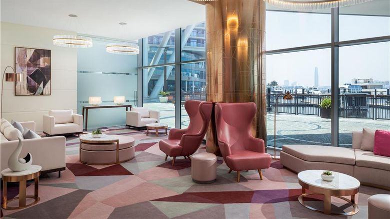 <b>Hilton Dubai Creek Hotel & Residences Lobby</b>. Images powered by <a href="https://iceportal.shijigroup.com/" title="IcePortal" target="_blank">IcePortal</a>.