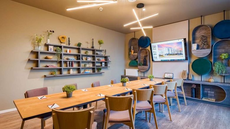 <b>Ramada Encore by Wyndham Munich Messe Meeting</b>. Images powered by <a href="https://iceportal.shijigroup.com/" title="IcePortal" target="_blank">IcePortal</a>.