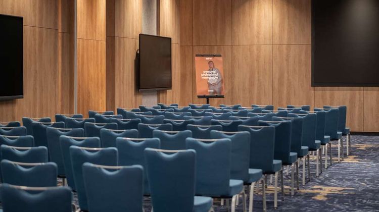 Park Inn by Radisson Hotel & Apts Kuwait Meeting