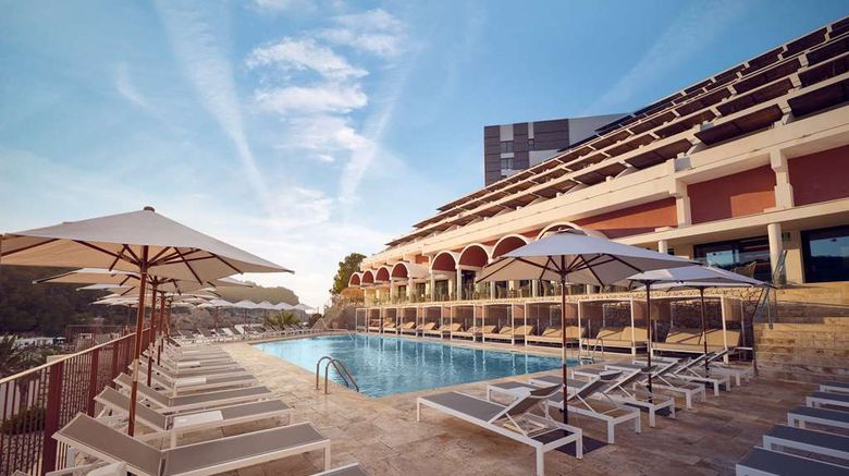 <b>Cala San Miguel Ibiza Resort, Curio Coll Pool</b>. Images powered by <a href="https://iceportal.shijigroup.com/" title="IcePortal" target="_blank">IcePortal</a>.