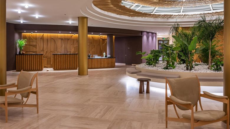 <b>Isla Brown Resort, Curio Collection Lobby</b>. Images powered by <a href="https://iceportal.shijigroup.com/" title="IcePortal" target="_blank">IcePortal</a>.