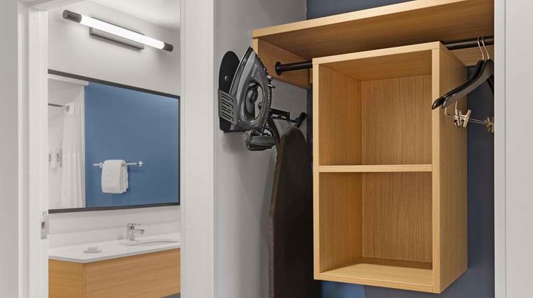 Spark by Hilton Newcomerstown Room
