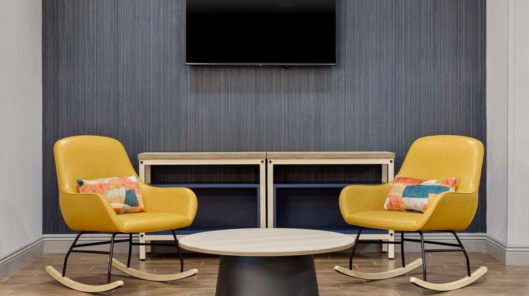 Spark by Hilton Newcomerstown Lobby