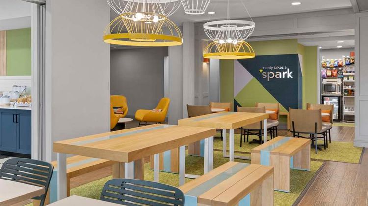 Spark by Hilton Newcomerstown Lobby