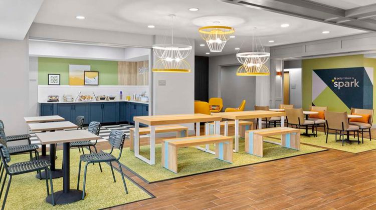 Spark by Hilton Newcomerstown Restaurant